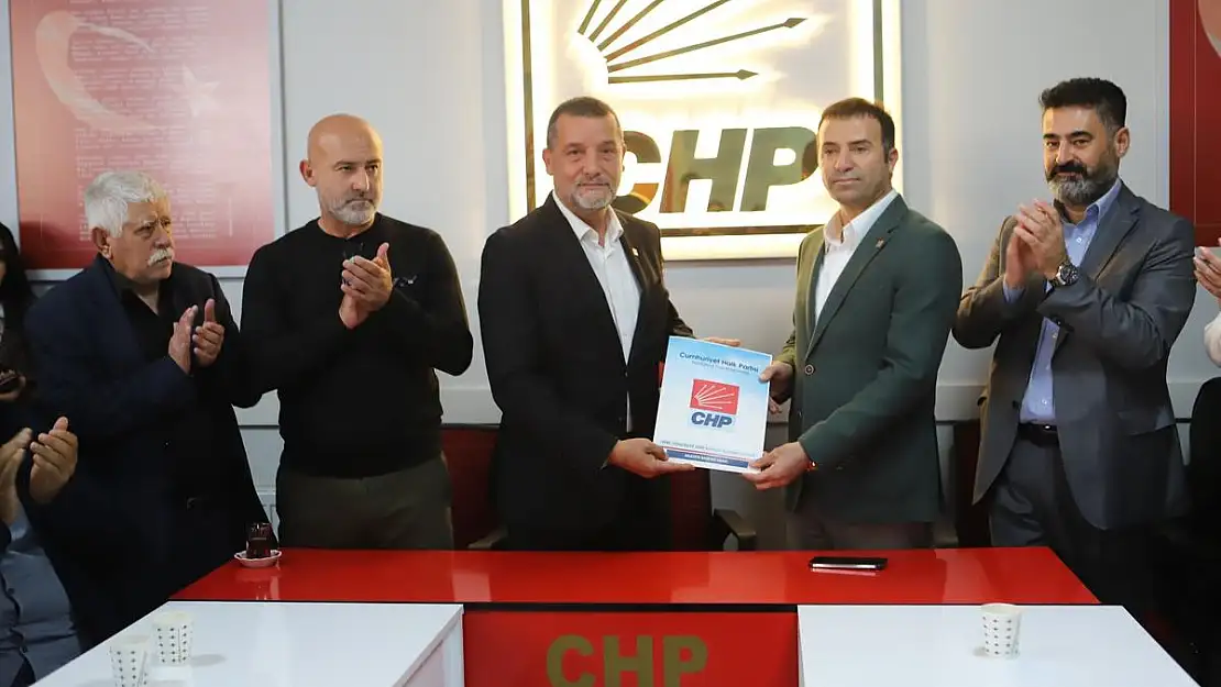 CHP Narlıdere Belediye Başkan Aday Adayı Serdar Kolay dosyasını aldı!