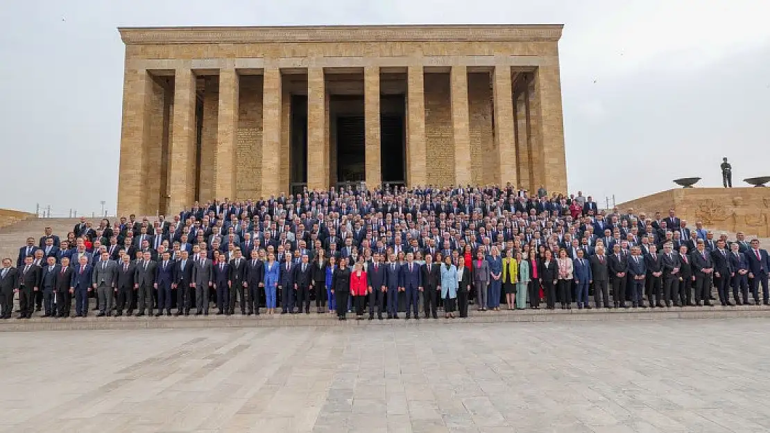 CHP tam kadro Anıtkabir’de