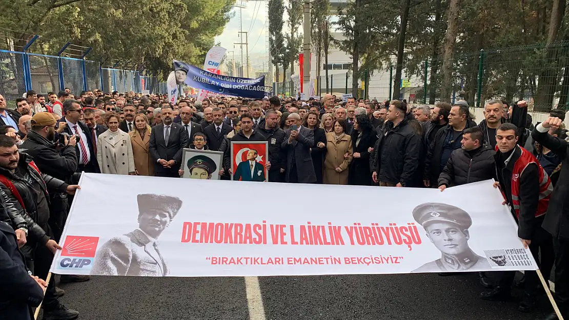 CHP tam kadro Menemen'de Kubilay'ı andı