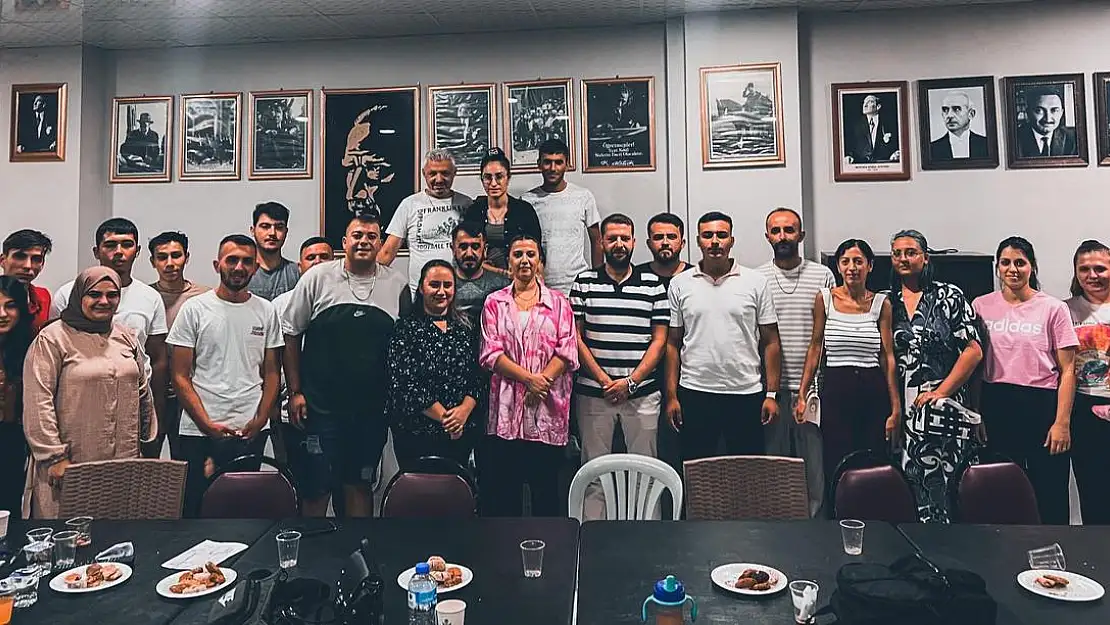 CHP Torbalı Gençlik Kolları Başkan Adayı Bağcı gençlerle buluştu