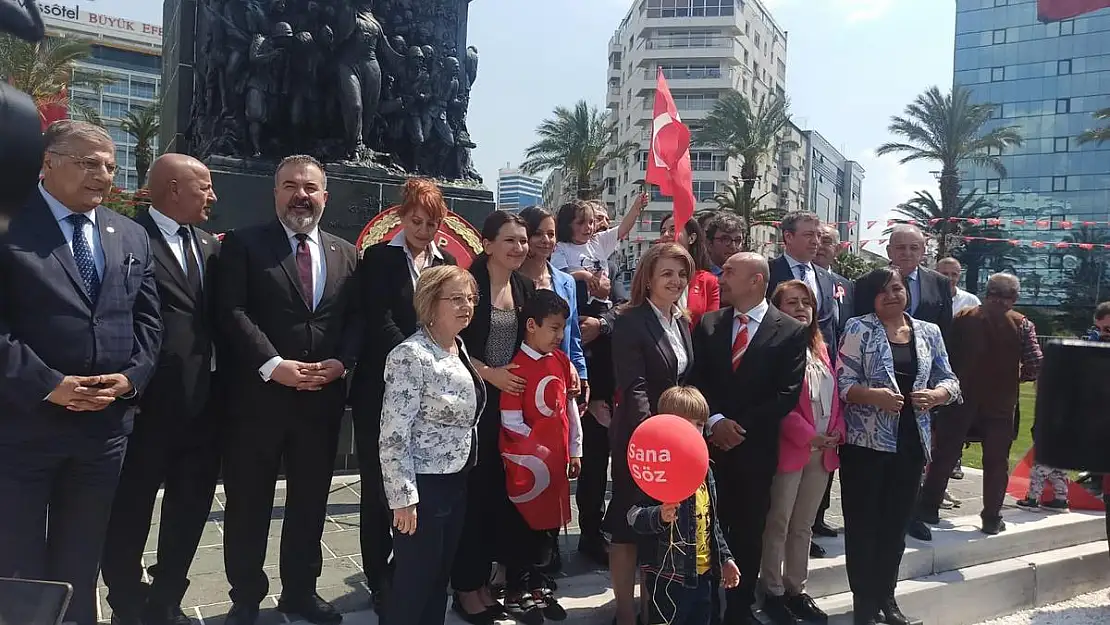 CHP'den Ata'ya çelenk, çocuklara söz