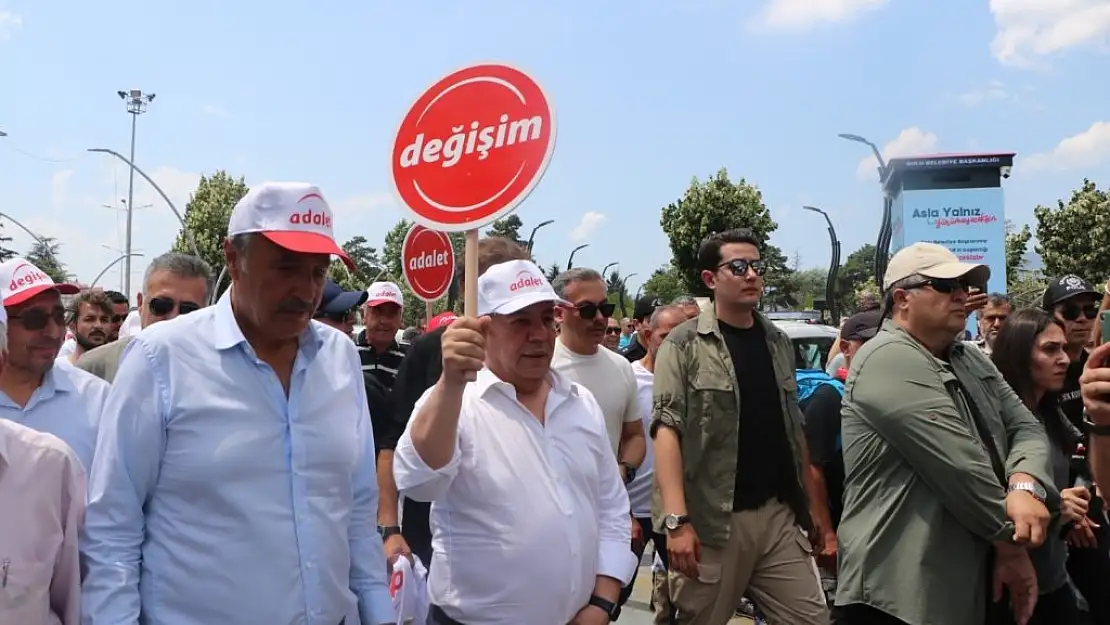 CHP’den ihracı istenen Tanju Özcan, Ankara’ya yürümeye başladı