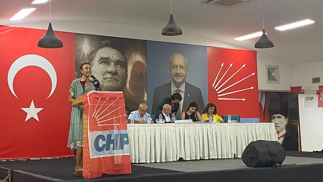 CHP'li Çamur: Bayrak açacağınız yer burası değil!