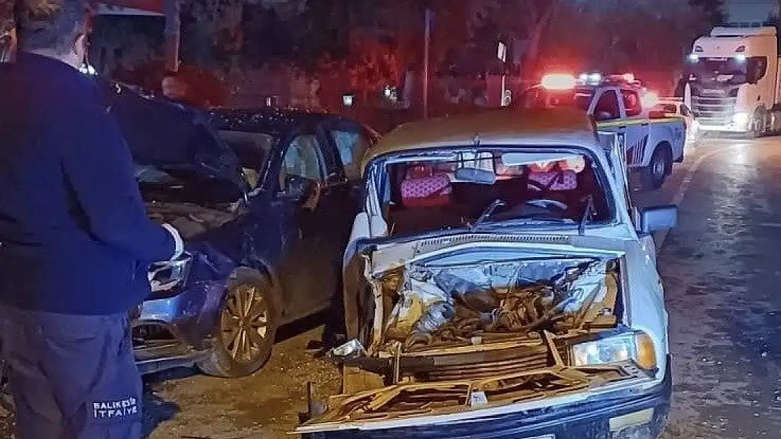 Çift taraflı trafik kazası! 3 yaralı