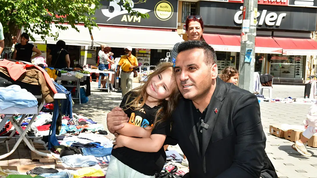 Çiğli'de yardım melekleri bayramlık sevinç yaşatıyor