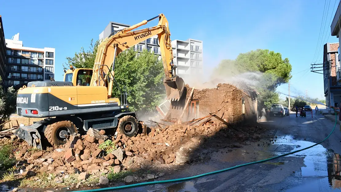 Çiğli'de yol genişletme çalışmaları başladı