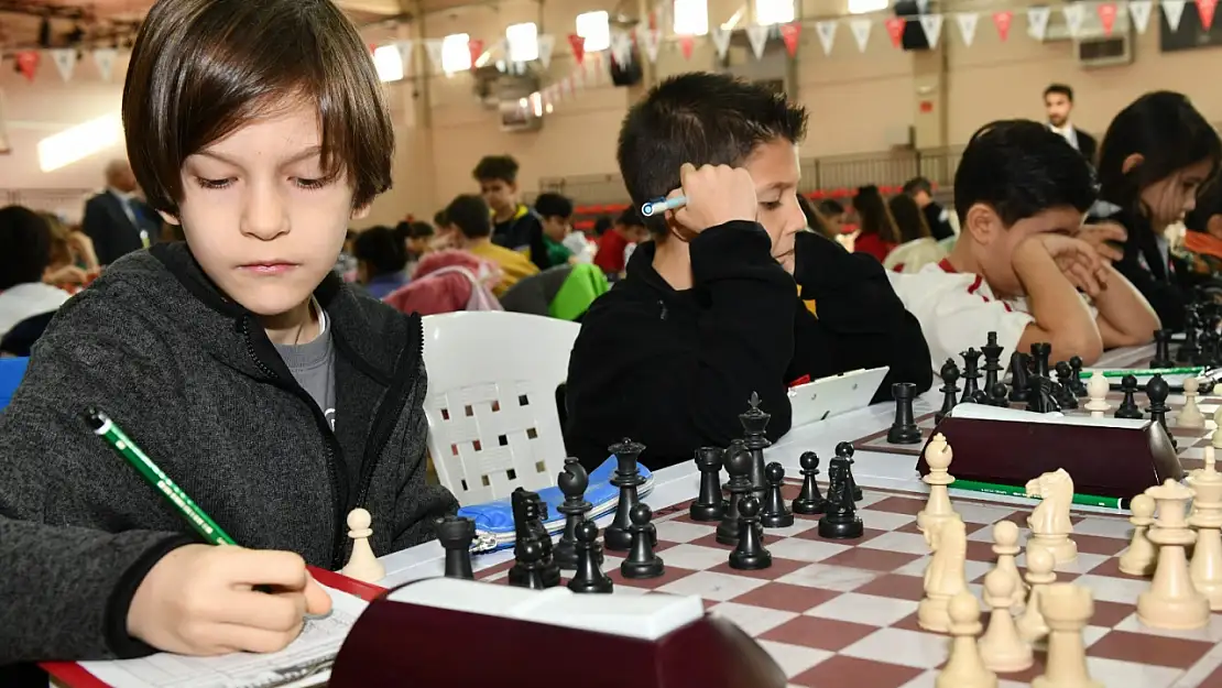 Çiğli'de zeka savaşı | Şampiyonlar ödülleriyle taçlandı