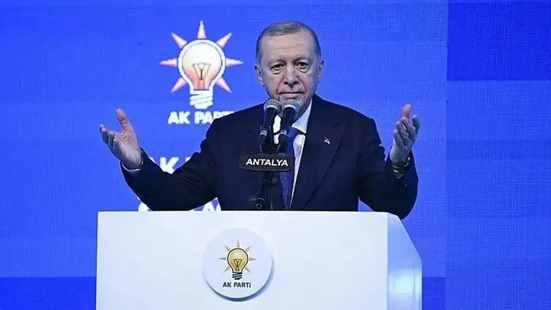 Erdoğan, Özgür Özel'i hedef aldı: Etekleri tutuşmaya başladı!