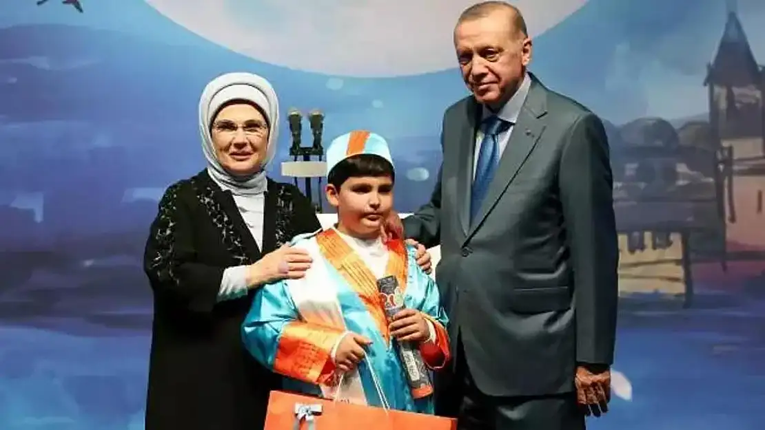 Cumhurbaşkanı Erdoğan torununun mezuniyetine katıldı