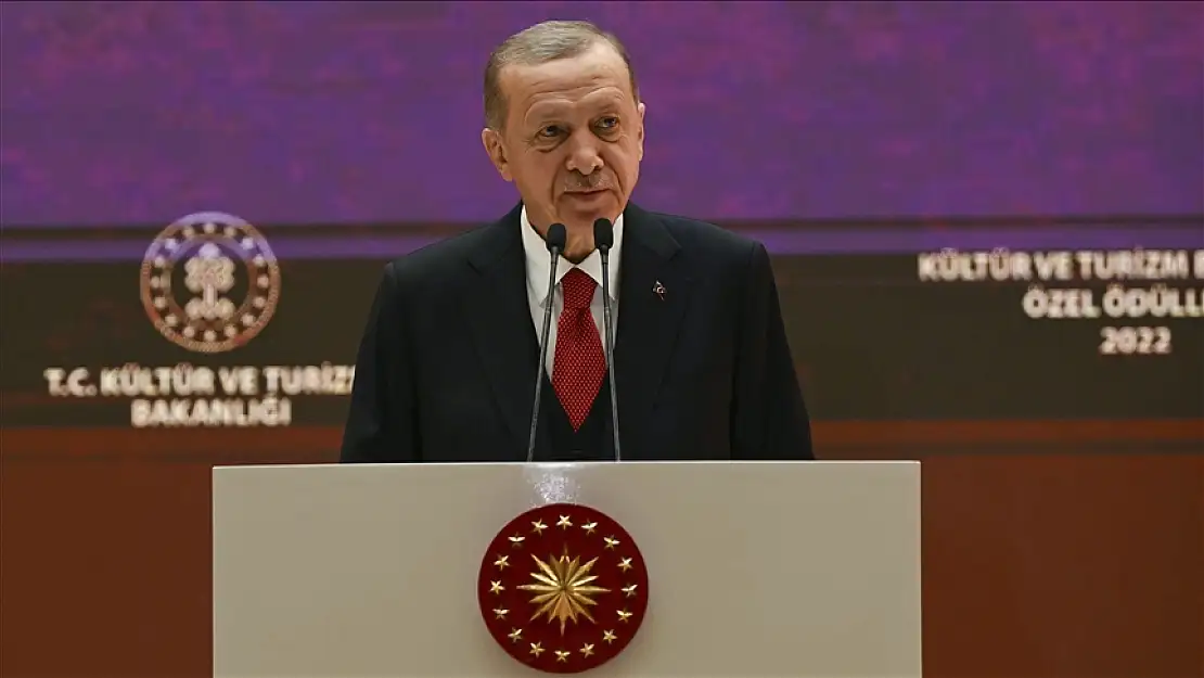 Cumhurbaşkanı Erdoğan: Türkiye’nin zengin kültür iklimini tek tipleştiren mahalle baskısını reddediyoruz