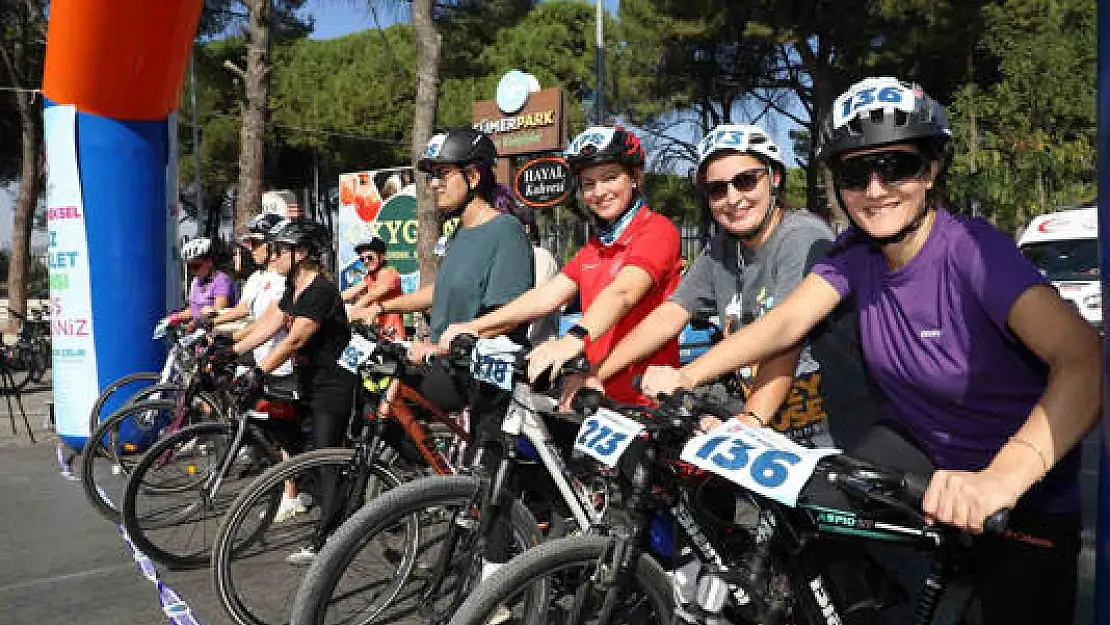 Cumhuriyet’in 100. yılında 22 sporcu pedal çevirdi