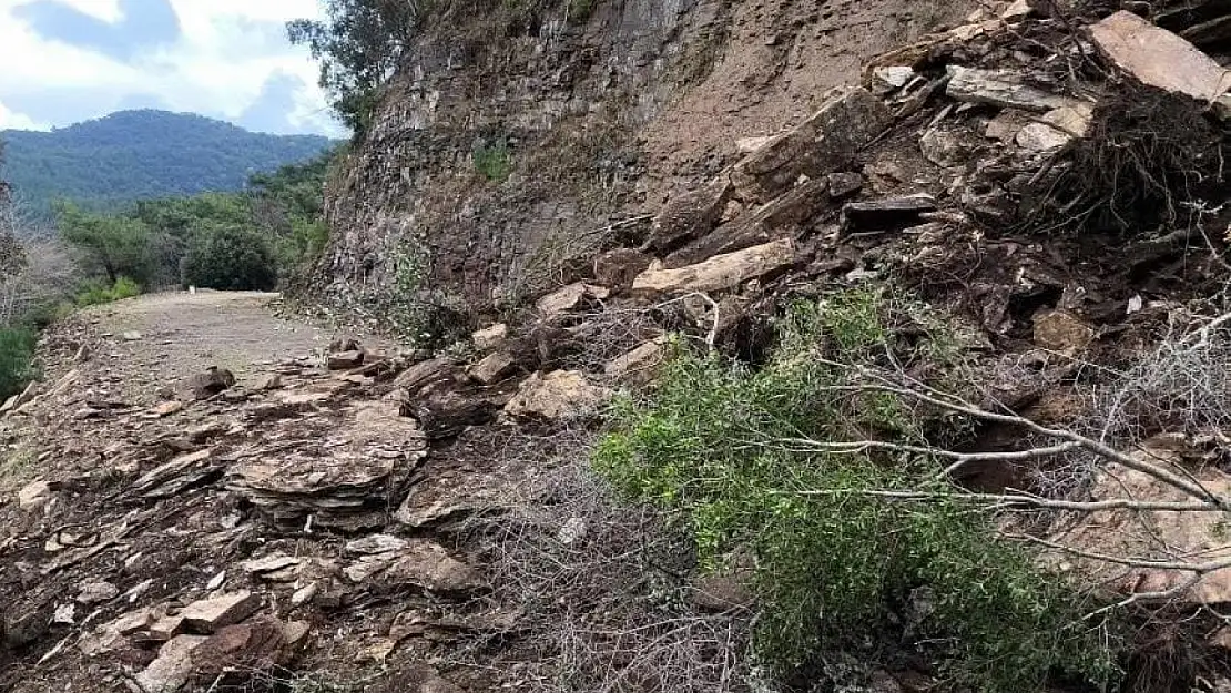 Davutlar Manastır yolu heyelan nedeniyle kapandı