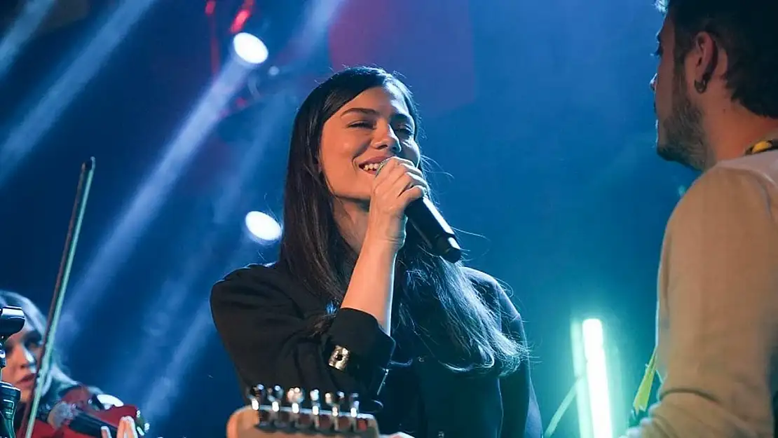 Demet Özdemir'in 'Aşiyan' performansı sosyal medyayı salladı!