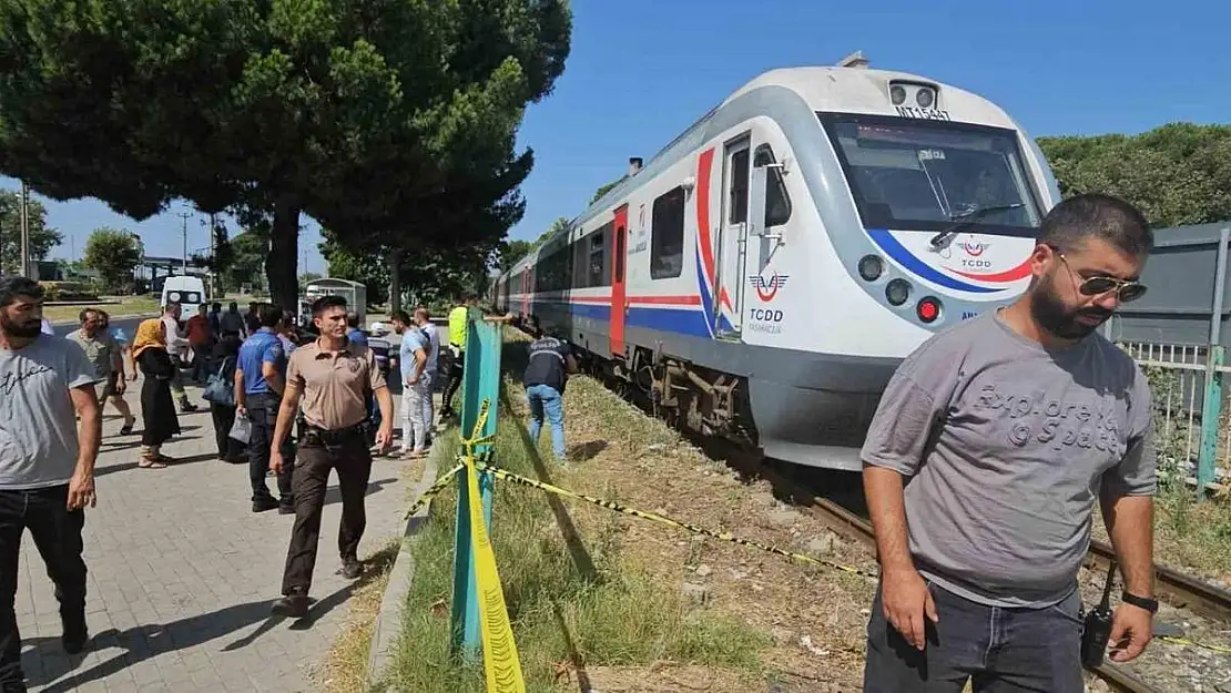 Denizli-İzmir seferini yapan yolcu treninin çarpıtğı adam hayatını kaybetti