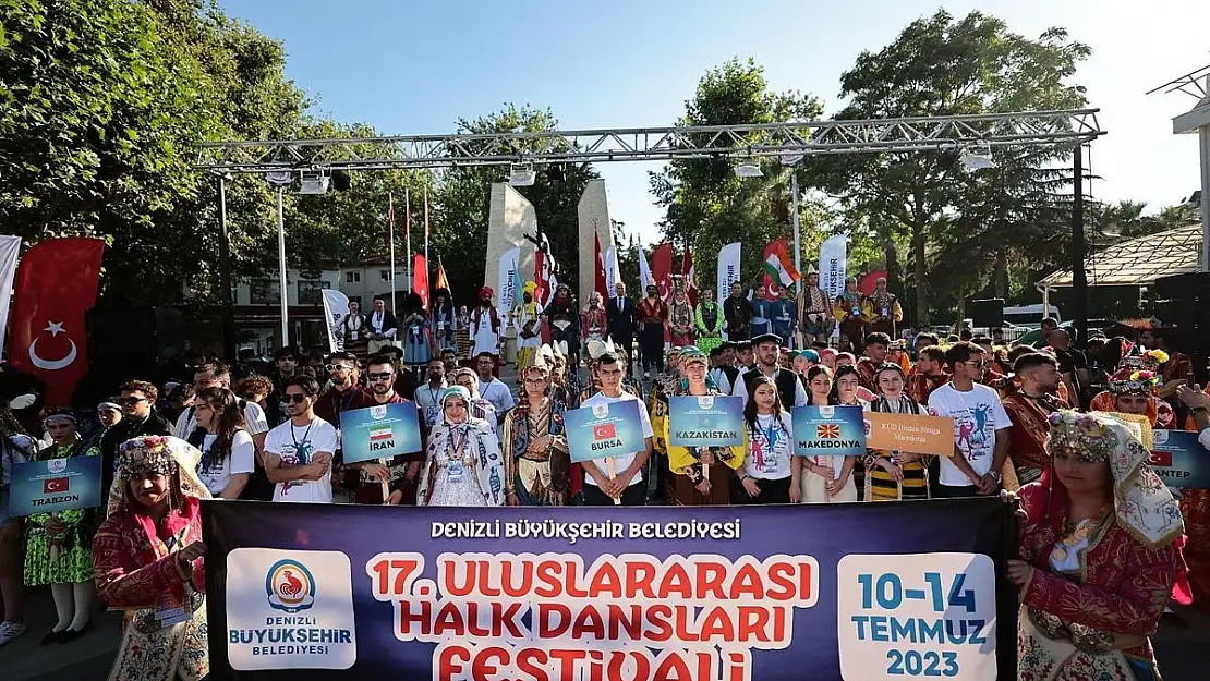 Denizli’de 17. Uluslararası Halk Dansları Festivali