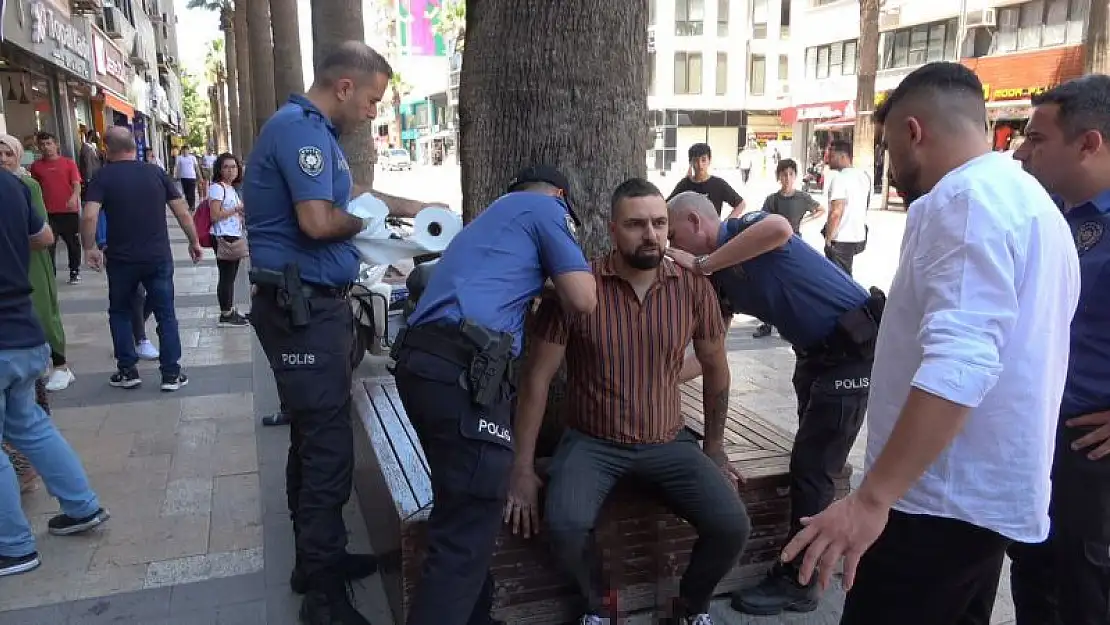 Denizli’de bıçaklanan adam polislerin yanına kaçarak kurtuldu