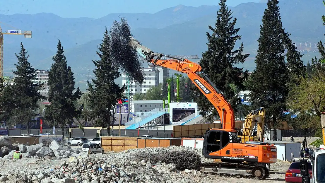 Deprem bölgesinde sağlam binalar da yıkılacak