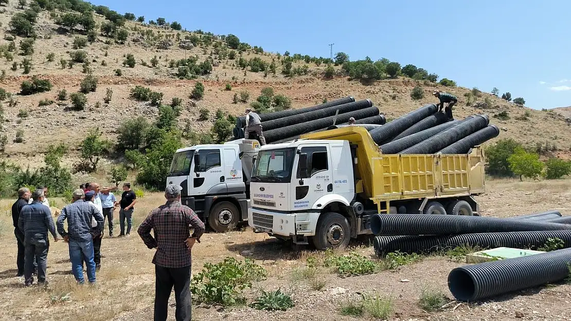 Deprem bölgesinde yaralar sarılıyor