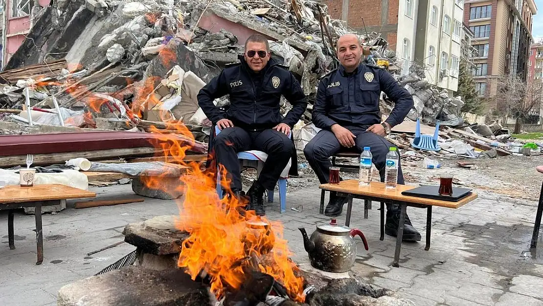 Deprem Bölgesine Gönüllü Giden Emniyet Müdürü Geri Döndü