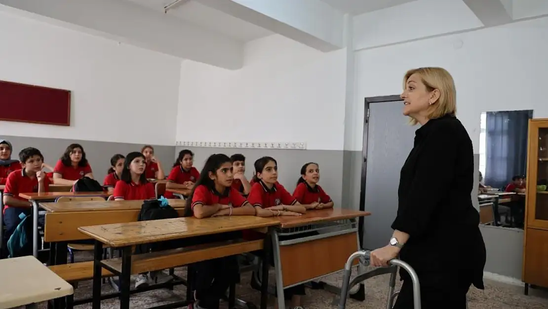 Deprem enkazından kurtarılmıştı: Öğrencilerine kavuştu 