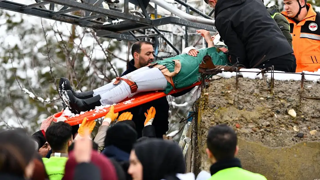 Deprem tatbikatı gerçeğini aratmadı!