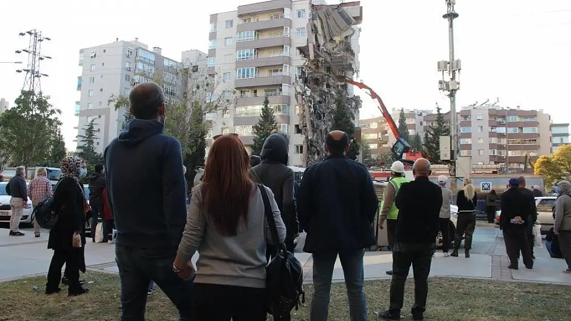 Depremde 11 kişinin hayatını kaybettiği binanın davalılarına hapis istemi