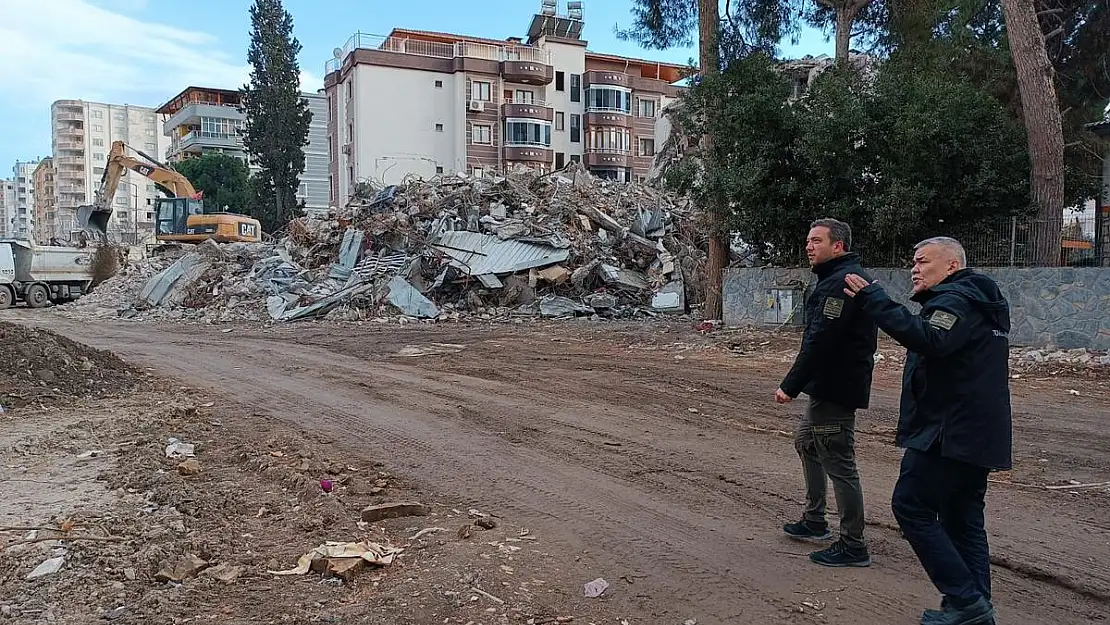 Depremzedelerden Başkan Tekin'e teşekkür