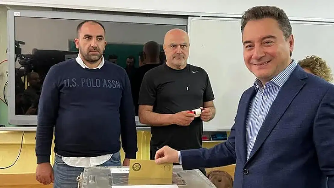 DEVA Partisi Genel Başkanı Ali Babacan oyunu kullandı