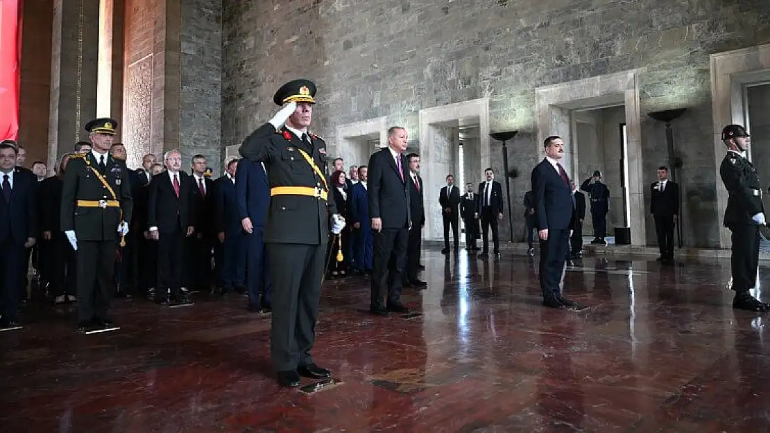 Devlet erkanı Anıtkabir’i ziyaret etti