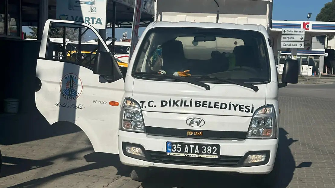 Dikili'de 'ATA' plakalı çöp taksilere tepki