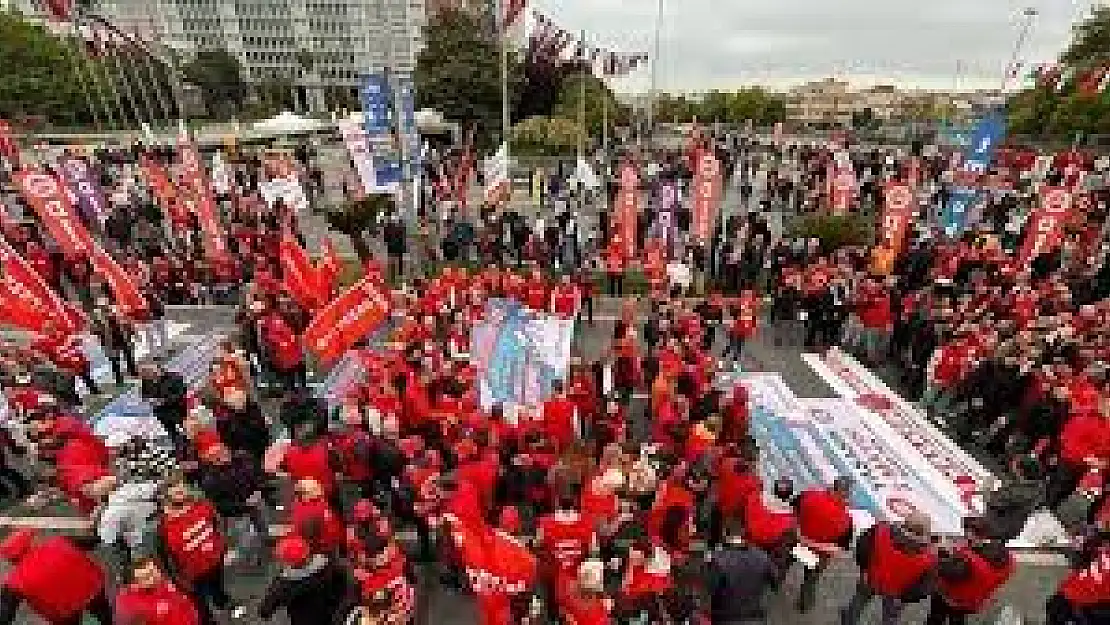 DİSK ve KESK Taksim’e yürümeyecek!