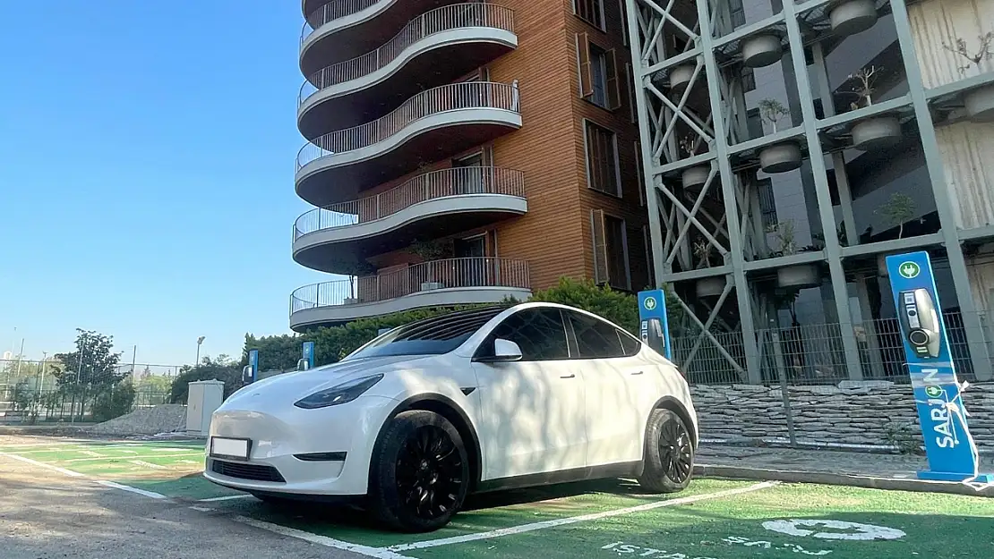 Doğaya nefes: Narlıdere elektrikli araçlarla 1400 ağacın gücünü yakaladı