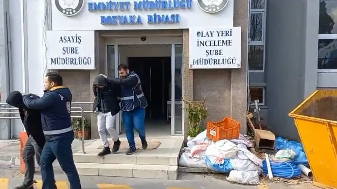 Dolandırdıkları altınları lüks mekanlarda harcamışlar üstüne bir de otomobil satın almışlar