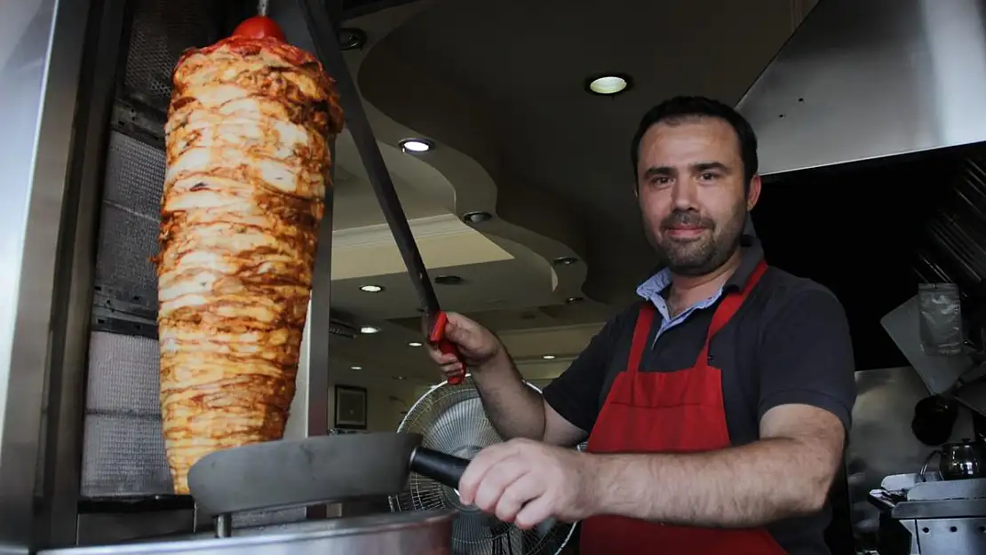 Dönerci ustaları sıcaktan en çok etkilenen iş kollarından