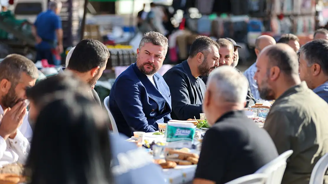 Duman, pazar esnafıyla buluştu: Hayat pahalılığına çözüm mü aranıyor?