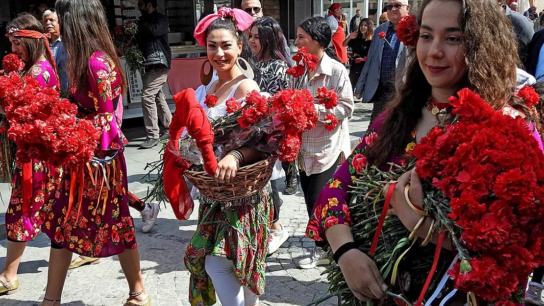 Dünya Romanlar Günü Çeşme’de kutlandı