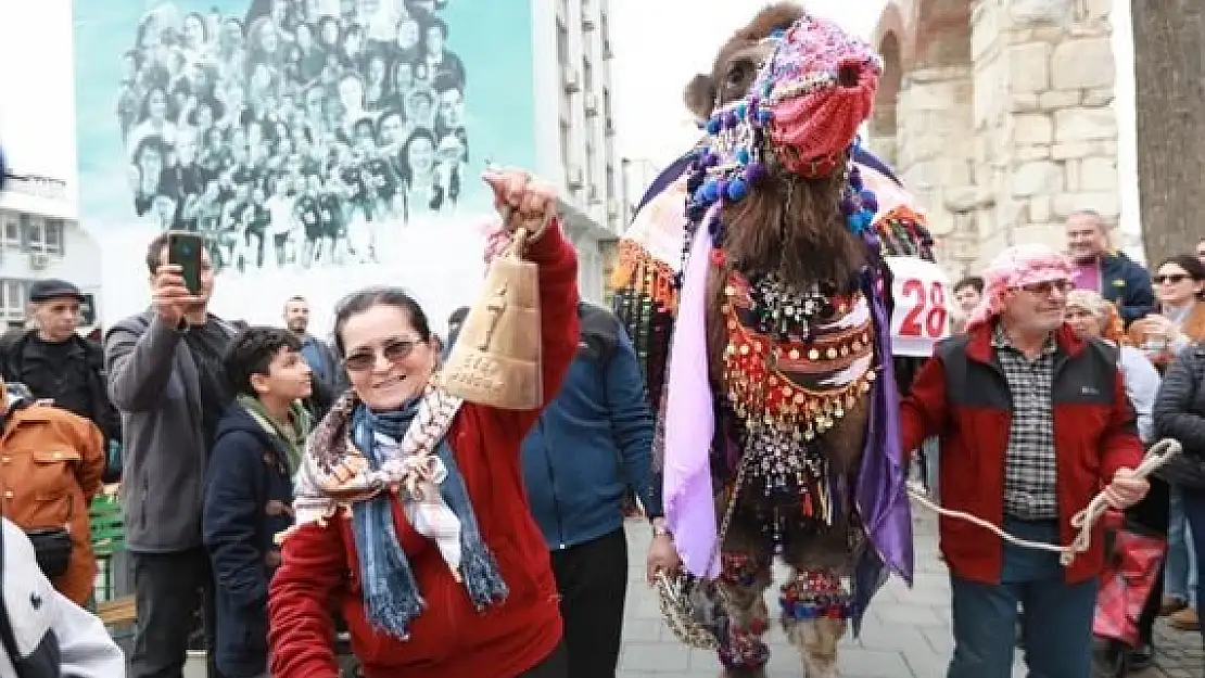 Efes Selçuk Deve Güreşleri Festivali’nde ‘Altın Havan’ sahibini buldu