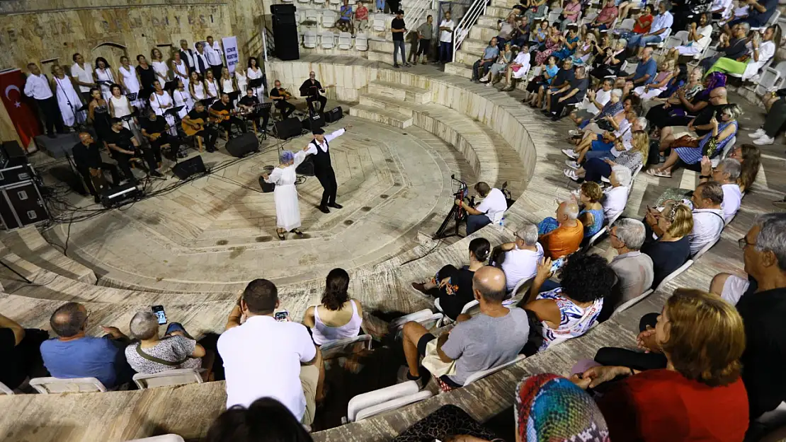 Efes Selçuk'ta barış ezgileri yankılandı