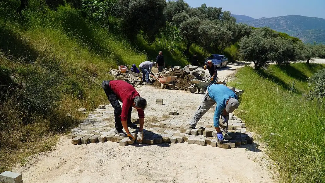 Efes Selçuk’ta halkla belediye imeceyle işlerini hallediyor