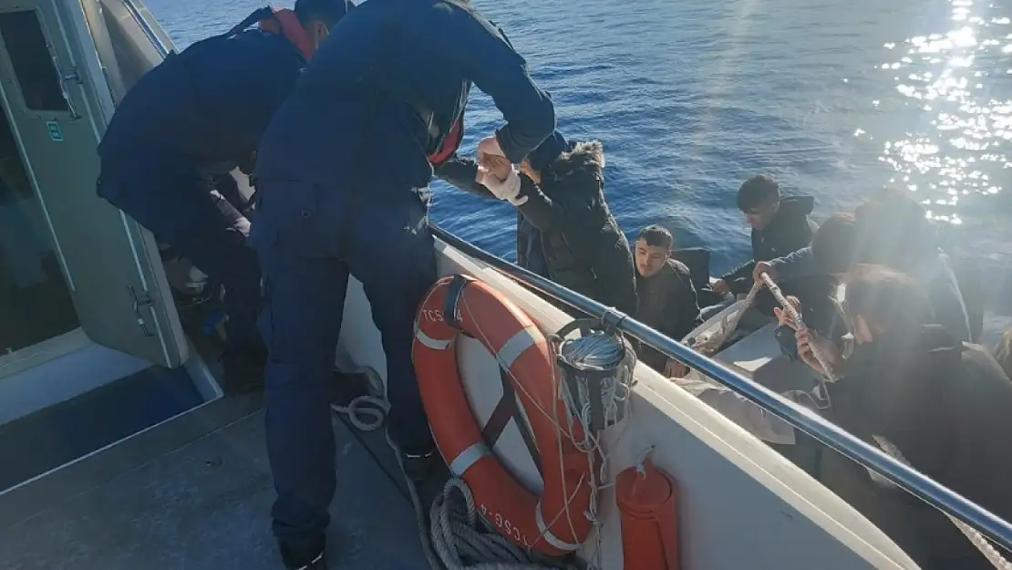 Ege'de insanlık nöbeti: İzmir açıklarında 67 göçmen kurtarıldı
