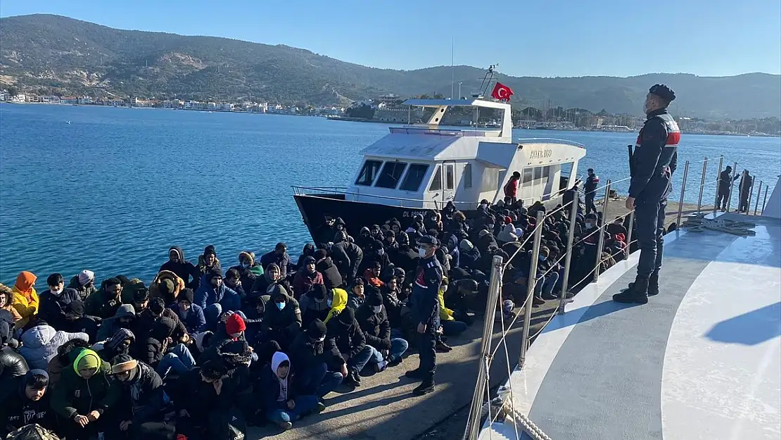 Ege Denizi’nde göçmen kaçakçılarına İHA’lı operasyon