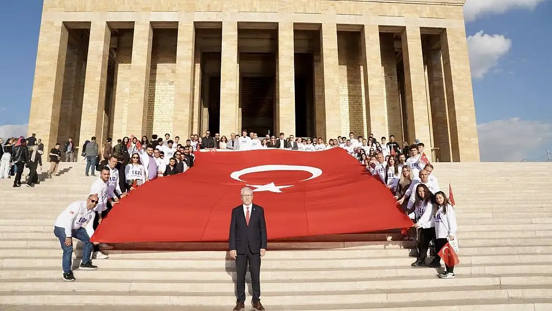 Ege Üniversitesi Heyeti, Cumhuriyet’in 100. yılında Atatürk'ün huzuruna çıktı