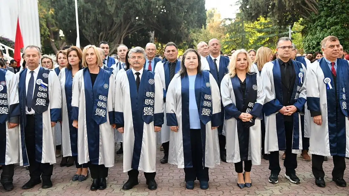 Ege Üniversitesi Ulu Önder Atatürk'ü andı