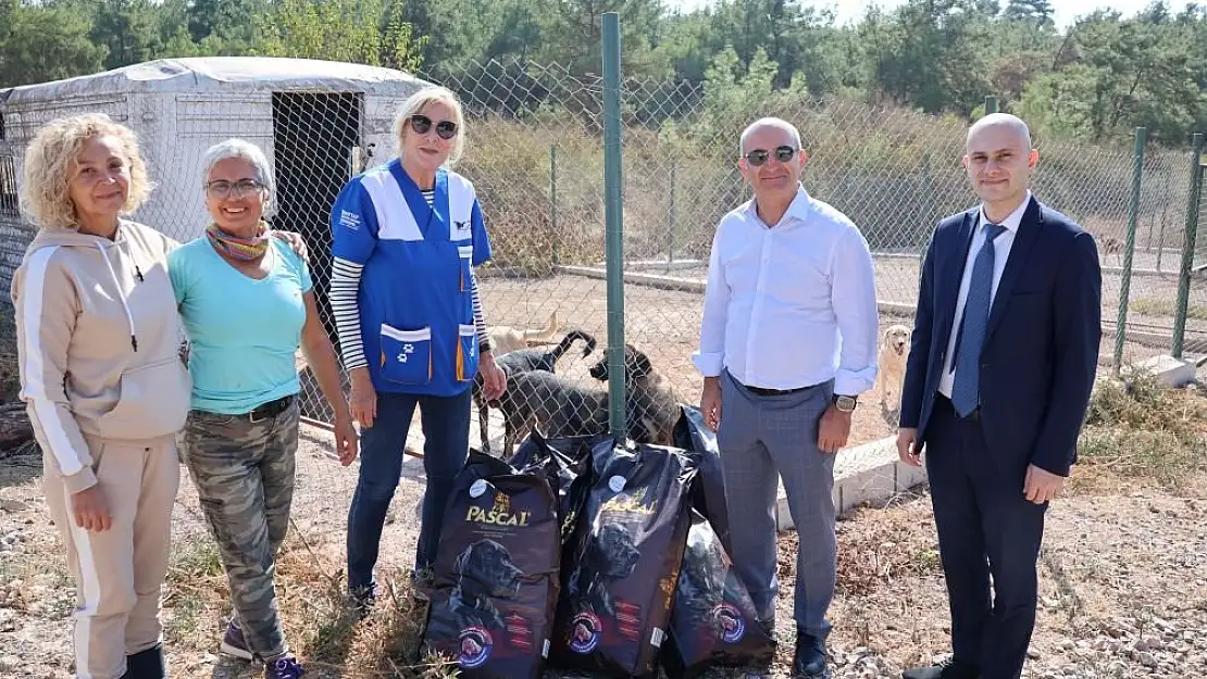 Egeli ihracatçılardan barınaklara mama 