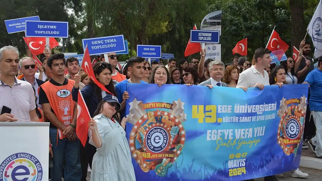 'Ege'ye Vefa Yılı Şenlik Yürüyüşü' renkli görüntülere sahne oldu