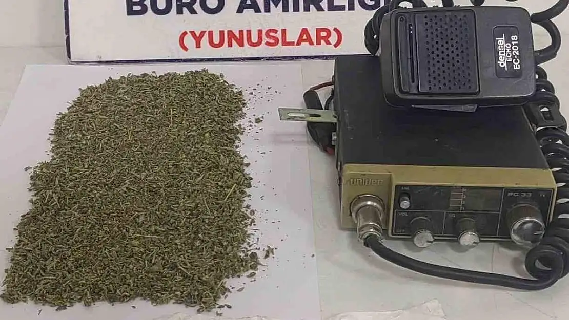 Ehliyetsiz sürücünün aracında uyuşturucu ele geçirildi