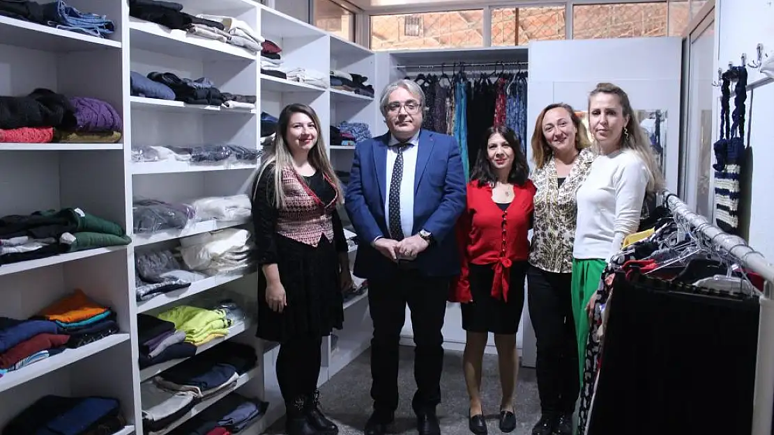 El Ele Butik, ailelere ve öğrencilere destek sağlıyor