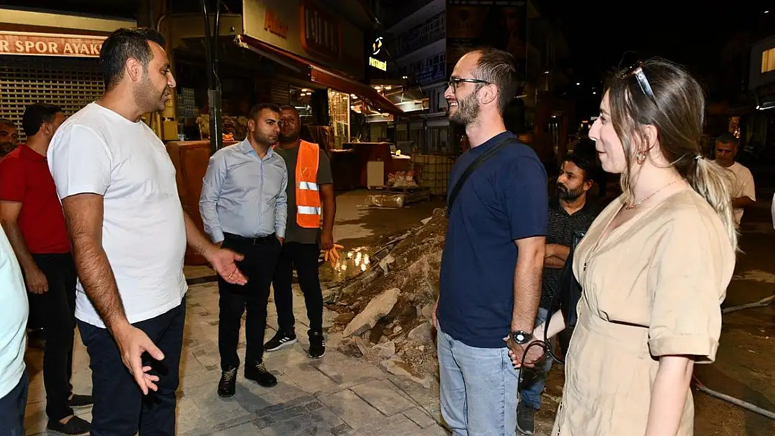 Eldivenleri giydi, gece sokaklara indi