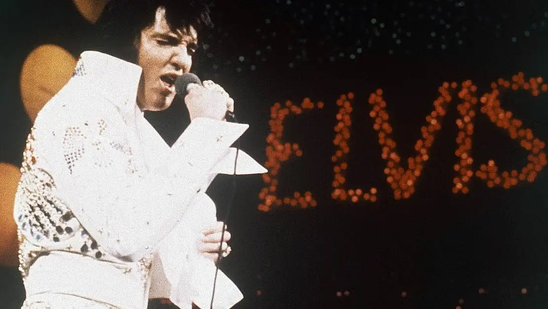 Elvis Presley'in tasarım ceketi 128 bin sterline satıldı