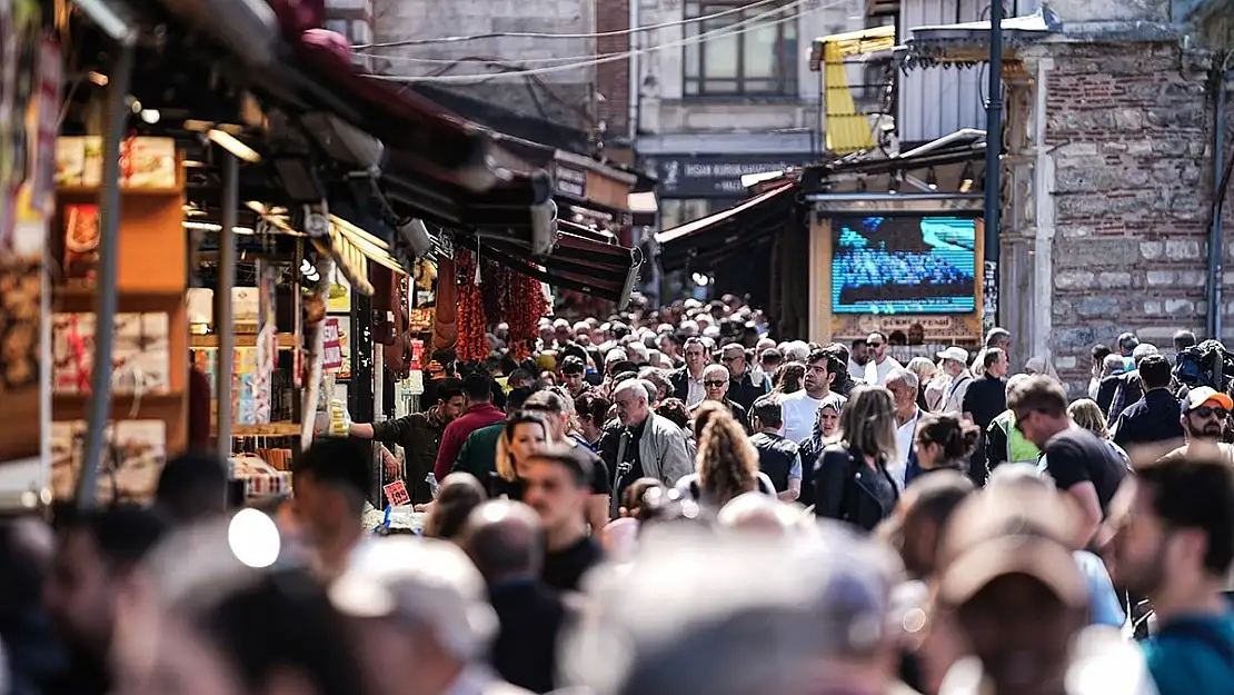 Eminönü’nde bayram alışverişi yoğunluğu yaşandı